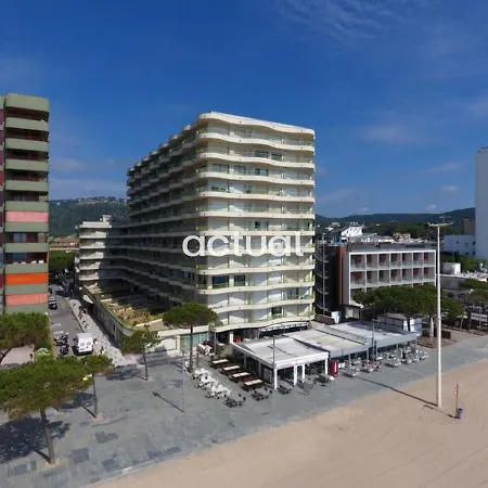 Super 7 F * 普拉加德阿罗